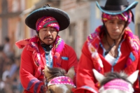 Lunes 19 de enero del 2014. Venustiano Carranza. Los indígenas tsotsiles de La Antigua San Bartolome de los Llanos (Venustiano Carranza) recorren en procesión las calles principales de esta comunidad de la depresión central de Chiapas para posteriormente 