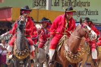 Lunes 19 de enero del 2014. Venustiano Carranza. Los indígenas tsotsiles de La Antigua San Bartolome de los Llanos (Venustiano Carranza) recorren en procesión las calles principales de esta comunidad de la depresión central de Chiapas para posteriormente 