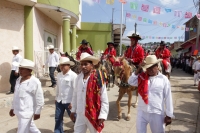 Lunes 19 de enero del 2014. Venustiano Carranza. Los indígenas tsotsiles de La Antigua San Bartolome de los Llanos (Venustiano Carranza) recorren en procesión las calles principales de esta comunidad de la depresión central de Chiapas para posteriormente 