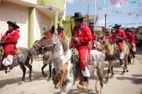Lunes 19 de enero del 2014. Venustiano Carranza. Los indígenas tsotsiles de La Antigua San Bartolome de los Llanos (Venustiano Carranza) recorren en procesión las calles principales de esta comunidad de la depresión central de Chiapas para posteriormente 