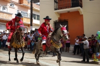 Lunes 19 de enero del 2014. Venustiano Carranza. Los indígenas tsotsiles de La Antigua San Bartolome de los Llanos (Venustiano Carranza) recorren en procesión las calles principales de esta comunidad de la depresión central de Chiapas para posteriormente 