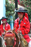 Vernes 24 de agosto del 2012. Venstiano Carranza, Chiapas. “Los Carrerantes”. Los indigenas tsotsiles recorren las calles durante las fiestas pratornales de la comunidad durante los meses de enero, abril y agosto siendo la fiesta de San Bartolome una de l