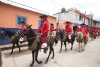 Vernes 24 de agosto del 2012. Venstiano Carranza, Chiapas. “Los Carrerantes”. Los indigenas tsotsiles recorren las calles durante las fiestas pratornales de la comunidad durante los meses de enero, abril y agosto siendo la fiesta de San Bartolome una de l