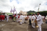Vernes 24 de agosto del 2012. Venstiano Carranza, Chiapas. “Los Carrerantes”. Los indigenas tsotsiles recorren las calles durante las fiestas pratornales de la comunidad durante los meses de enero, abril y agosto siendo la fiesta de San Bartolome una de l