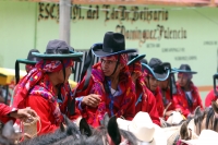Viernes 24 de agosto del 2012. Venustiano Carranza, Chiapas. “Los Carrerantes”. Los indígenas tsotsiles recorren las calles durante las fiestas patronales de la comunidad durante los meses de enero, abril y agosto siendo la fiesta de San Bartolomé una de 
