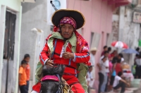 Viernes 24 de agosto del 2012. Venustiano Carranza, Chiapas. “Los Carrerantes”. Los indígenas tsotsiles recorren las calles durante las fiestas patronales de la comunidad durante los meses de enero, abril y agosto siendo la fiesta de San Bartolomé una de 