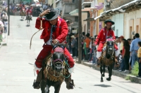 Viernes 24 de agosto del 2012. Venustiano Carranza, Chiapas. “Los Carrerantes”. Los indígenas tsotsiles recorren las calles durante las fiestas patronales de la comunidad durante los meses de enero, abril y agosto siendo la fiesta de San Bartolomé una de 