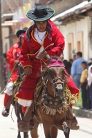 Viernes 24 de agosto del 2012. Venustiano Carranza, Chiapas. “Los Carrerantes”. Los indígenas tsotsiles recorren las calles durante las fiestas patronales de la comunidad durante los meses de enero, abril y agosto siendo la fiesta de San Bartolomé una de 