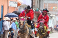 Viernes 24 de agosto del 2012. Venustiano Carranza, Chiapas. “Los Carrerantes”. Los indígenas tsotsiles recorren las calles durante las fiestas patronales de la comunidad durante los meses de enero, abril y agosto siendo la fiesta de San Bartolomé una de Viernes 24 de agosto del 2012. Venustiano Carranza, Chiapas. “Los Carrerantes”. Los indígenas tsotsiles recorren las calles durante las fiestas patronales de la comunidad durante los meses de enero, abril y agosto siendo la fiesta de San Bartolomé una de