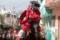 Viernes 19 de enero del 2018. Venustiano Carranza. Los Carrerantes de La San Bartolomé de los Llanos. Cabalgando y ataviados de rojo y cascabeles, los indÃÂgenas recorren las calles entre las iglesias de San Sebastián y San Pedro durante la vÃÂspera de Viernes 19 de enero del 2018. Venustiano Carranza. Los Carrerantes de La San Bartolomé de los Llanos. Cabalgando y ataviados de rojo y cascabeles, los indÃÂgenas recorren las calles entre las iglesias de San Sebastián y San Pedro durante la vÃÂspera de