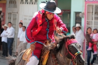 Viernes 19 de enero del 2018. Venustiano Carranza. Los Carrerantes de La San Bartolomé de los Llanos. Cabalgando y ataviados de rojo y cascabeles, los indÃÂgenas recorren las calles entre las iglesias de San Sebastián y San Pedro durante la vÃÂspera de Viernes 19 de enero del 2018. Venustiano Carranza. Los Carrerantes de La San Bartolomé de los Llanos. Cabalgando y ataviados de rojo y cascabeles, los indÃÂgenas recorren las calles entre las iglesias de San Sebastián y San Pedro durante la vÃÂspera de
