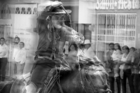 Viernes 19 de enero del 2018. Venustiano Carranza. Los Carrerantes de La San Bartolomé de los Llanos. Cabalgando y ataviados de rojo y cascabeles, los indí­genas recorren las calles entre las iglesias de San Sebastián y San Pedro durante la ví­spera de 