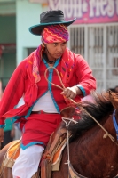Viernes 19 de enero del 2018. Venustiano Carranza. Los Carrerantes de La San Bartolomé de los Llanos. Cabalgando y ataviados de rojo y cascabeles, los indÃÂgenas recorren las calles entre las iglesias de San Sebastián y San Pedro durante la vÃÂspera de Viernes 19 de enero del 2018. Venustiano Carranza. Los Carrerantes de La San Bartolomé de los Llanos. Cabalgando y ataviados de rojo y cascabeles, los indÃÂgenas recorren las calles entre las iglesias de San Sebastián y San Pedro durante la vÃÂspera de