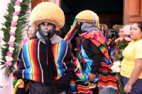 Martes 17 de mayo. El tradicional recorrido del Carretón de San Pascualito Rey recorre esta mañana las calles del sur de la ciudad visitando las antiguas ermitas de la cofradía de la etnia zoque en la ciudad de Tuxtla Gutiérrez.