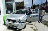 Martes 4 de septiembre del 2012. Tuxtla Gutiérrez, Chiapas. Foto/ Mario Castillo. Un vehículo corza propiedad de la Secretaria de Desarrollo Social se vio involucrado en un accidente de tránsito por alcance cuando circulaba sobre la 12 poniente impactándo