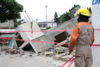 Domingo 30 de agosto del 2020. Tuxtla Gutiérrez. Una construcción colapsa durante la noche. Las fuertes lluvias han ocasionado el reblandecimiento de varias partes del muro de contención del afluente del Rio Sabinal en el Libramiento Norte