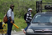 Sábado 16 de julio de 016. Tuxtla Gutiérrez. El movimiento magisterial durante la manifestación en la caseta de cobro de la autopista Tuxtla Gutiérrez-San Cristóbal de las Casas.