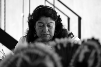 Sábado 23 de diciembre del 2017. Tuxtla Gutiérrez. Las familias de a comunidad indí­gena Zoque se reúnen alrededor de la Ermita del Cerrito donde elaboran los Joyonaques tejiendo las flores que adornaran los altares durante la ceremonia de La Casita y 