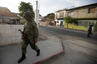 Elementos del ejercito mexicano y fiscales federales realizan un operativo sorpresa en las instalaciones de la Asociación Cultural de Chiapas ubicada en la 4ª norte poniente Tuxtla. El vocero de esta organización informó a los medio este operativo fue rea