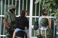Elementos del ejercito mexicano y fiscales federales realizan un operativo sorpresa en las instalaciones de la Asociación Cultural de Chiapas ubicada en la 4ª norte poniente Tuxtla. El vocero de esta organización informó a los medio este operativo fue rea
