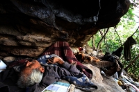 Marzo 5 de 2014. Tuxtla Gutiérrez. Un anciano pasa sus últimos días en la cueva que ha habitado desde que saliera en libertad del antiguo penal de Cerro Hueco hace más de 20 años. Enfermo y sin poder reintegrarse socialmente ha vivido en la zona de la res