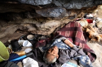 Marzo 5 de 2014. Tuxtla Gutiérrez. Un anciano pasa sus últimos días en la cueva que ha habitado desde que saliera en libertad del antiguo penal de Cerro Hueco hace más de 20 años. Enfermo y sin poder reintegrarse socialmente ha vivido en la zona de la res