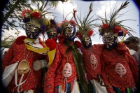 Especial domingo 14 de febrero. Las fiestas del Carnaval de los indígenas Zoques de de la depresión central de Chiapas, se realiza con algarabía y danzas tradicionales como sucede este día en la comunidad de Coita donde este medio día se llevo a cabo el d