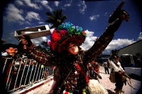 Especial domingo 14 de febrero. Las fiestas del Carnaval de los indígenas Zoques de de la depresión central de Chiapas, se realiza con algarabía y danzas tradicionales como sucede este día en la comunidad de Coita donde este medio día se llevo a cabo el d