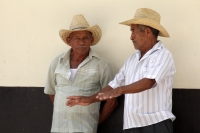 Sábado 8 de julio del 2017. Tuxtla Gutiérrez. Celebración zoque de las Chavelitas. La casa de doña Magnolia en Plan de Ayala recibe alrededor de su altar a la comunidad zoque quienes realizan los rituales propios de las imágenes de  Santa Isabel de Hungrí