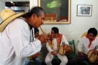 Noviembre 19 de noviembre del 2017. Tuxtla Gutiérrez. Los músicos Zoques de Chiapas se reúnen durante el encuentro de tamboreros y piteros para celebrar la continuidad de las costumbres dentro de esta comunidad indí­gena de Chiapas.