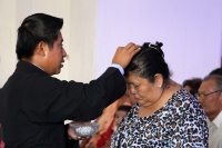 Miércoles 1 de marzo del 2017. Tuxtla Gutiérrez. Con fervor católico, los feligreses reciben la imposición de las cenizas elaboradas con las palmas bendecidas durante las jornadas de semana santa del año pasado