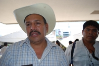 Miércoles 3 de febrero. Foto. Arauxo/Lupis. Habitantes de una colonia popular del municipio de Chiapa de Corzo, se manifestaron esta mañana en el edificio del gobierno estatal para exigir la intervención de las autoridades, puesto que constantemente son e
