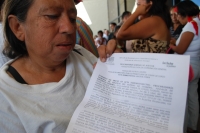 Miércoles 3 de febrero. Foto. Arauxo/Lupis. Habitantes de una colonia popular del municipio de Chiapa de Corzo, se manifestaron esta mañana en el edificio del gobierno estatal para exigir la intervención de las autoridades, puesto que constantemente son e
