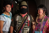 Martes 13 de enero del 2015. Chiapa de Corzo. Durante la segunda salida de Chuntaes, los danzantes recorren las calles personificando y satirizando personajes públicos para llenar las calles de alegrÃa y colorido en el inicio en la Fiesta Grande de Chiapa Martes 13 de enero del 2015. Chiapa de Corzo. Durante la segunda salida de Chuntaes, los danzantes recorren las calles personificando y satirizando personajes públicos para llenar las calles de alegrÃa y colorido en el inicio en la Fiesta Grande de Chiapa