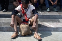 Jueves 4 de abril del 2019. Tuxtla Gutiérrez. Pobladores de uno de los municipios más pobres del país, Chalchihuitan esperan a que sean atendidos bajo el sol del mediodía en las afueras del Congreso chiapaneco.