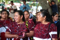 Jueves 12 de septiembre del 2019. Tuxtla Gutiérrez. Las autoridades tradicionales de Chalchihuitan en la entrada del Congreso de Chiapas esperan la licencia del cabildo de esta comunidad para darle paso al nuevo consejo municipal