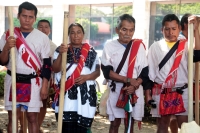 Jueves 12 de septiembre del 2019. Tuxtla Gutiérrez. Las autoridades tradicionales de Chalchihuitan en la entrada del Congreso de Chiapas esperan la licencia del cabildo de esta comunidad para darle paso al nuevo consejo municipal