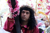 Viernes 3 de abril del 2015. Chiapa de Corzo. Viacrucis. Los Chamales y Ramilletes son als ofrendas elaboradas con flor de mayo que se elaboran en las fiestas patronales de esta comunidad de la ribera del Grijalva.