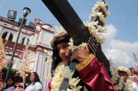 Viernes 30 de marzo del 2018. Chiapa de Corzo. Los Chamales de la Ribera del rí­o Grande. Las ofrendas de flores de mayo, de coyol y bugambilias son trasladadas en procesión hacia la iglesia de Santo Domingo donde Los Chamales son usados en la elaboracií