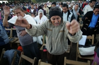 INDIGENAS EVANGELICOS SE REUNEN EN LA CIUDAD DE SAN CRISTOBAL DE LAS CASAS, AL NO PODER REALIZAR EL ENCUENTRO MUNICIPAL EVANGELICO EN LA COMUNIDAD DE SAN JUAN CHAMULA. LAS AUTORIDADES TRADICIONALES NEGARON EL PERMISO PARA LA REALIZACION DE ESTE EVENTO, DA