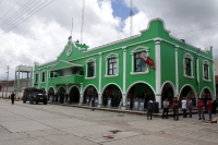 Sábado 23 de julio del 2016. San Juan Chamula. Elementos de las corporaciones policiacas resguardan la plaza de San Juan después de enfrentamiento donde murieran autoridades de este municipio cuando los parajes y comunidades exigían los recursos económico