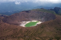 Foto/Alfredo Chan Chin. Aspectos del volcán Chichonal durante el año 2004.