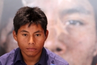 Miércoles 21 de mayo del 2014. Tuxtla Gutiérrez. El joven Rodolfo Dominguez “Chauk” originario de la comunidad Tsotsil Chalchihuitan y co-protagonista de la película mexicana La Jaula de Oro durante la premier de la cinta en un conocido cine de la capital
