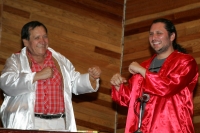 La pela del siglo...! Ulises Mandujano "El Dandy Perez" vs "El periquillo" Navo, lectura de cuentos y poesía que se llevó a cabo esta noche en el Centro Cultural Jaime Sabines.