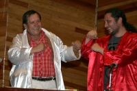 La pela del siglo...! Ulises Mandujano "El Dandy Perez" vs "El periquillo" Navo, lectura de cuentos y poesía que se llevó a cabo esta noche en el Centro Cultural Jaime Sabines.