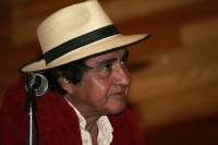 La pela del siglo...! Ulises Mandujano "El Dandy Perez" vs "El periquillo" Navo, lectura de cuentos y poesía que se llevó a cabo esta noche en el Centro Cultural Jaime Sabines.