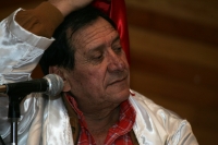 La pela del siglo...! Ulises Mandujano "El Dandy Perez" vs "El periquillo" Navo, lectura de cuentos y poesía que se llevó a cabo esta noche en el Centro Cultural Jaime Sabines.