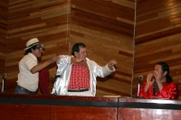 La pela del siglo...! Ulises Mandujano "El Dandy Perez" vs "El periquillo" Navo, lectura de cuentos y poesía que se llevó a cabo esta noche en el Centro Cultural Jaime Sabines.