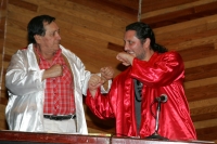 La pela del siglo...! Ulises Mandujano "El Dandy Perez" vs "El periquillo" Navo, lectura de cuentos y poesía que se llevó a cabo esta noche en el Centro Cultural Jaime Sabines.