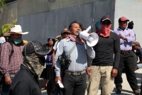 Martes 9 de enero del 2018. Tuxtla Gutiérrez, Habitantes de San Pero Chenalho protestan en las entradas del edificio de la administración estatal provocando algunos destrozos y la presencia policiaca en el primer cuadro de la ciudad.